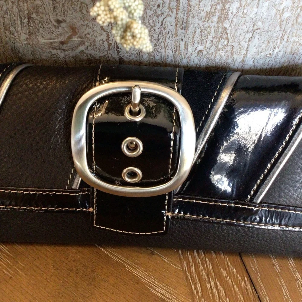 Fossil Womens Black Leather Buckle Front Clutch Wristlet Fold Over Wallet